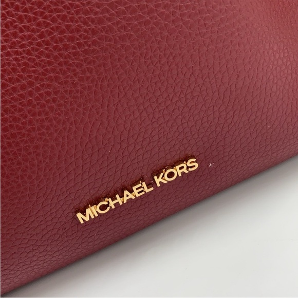 MICHAEL KORS
Emilia Large Pebbled Leather Shoulder Tote Bag
COLOR DARK CHERRy - Picture 14 of 16